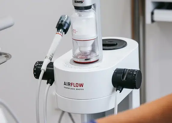 AIRFLOW dental cleaning technology at Smile Lounge