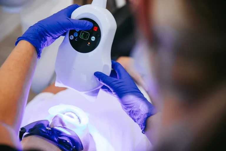 Teeth Whitening in Narre Warren: What to Know Before You Book